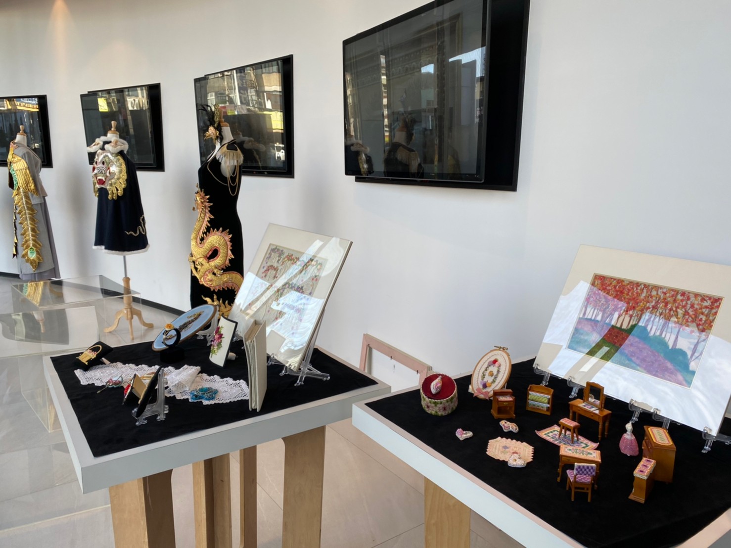 台南應大於新光銀行舉辦刺繡展－華麗登場