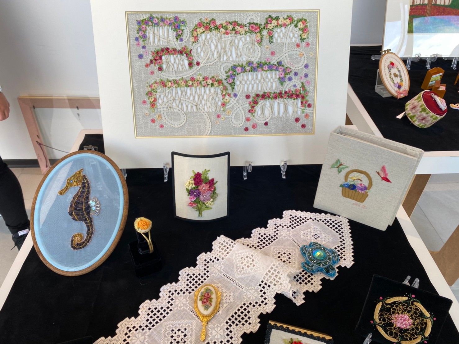 台南應大於新光銀行舉辦刺繡展－華麗登場