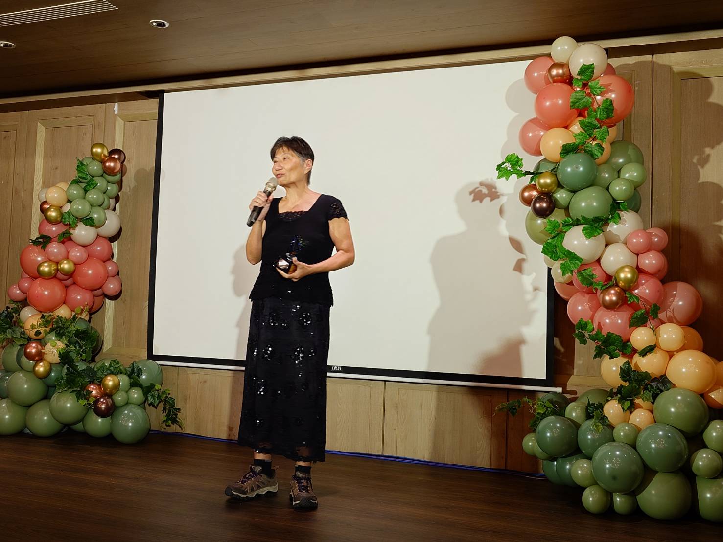 企管系羅淑芳教師榮獲 112年台南市大專組SUPER教師首獎