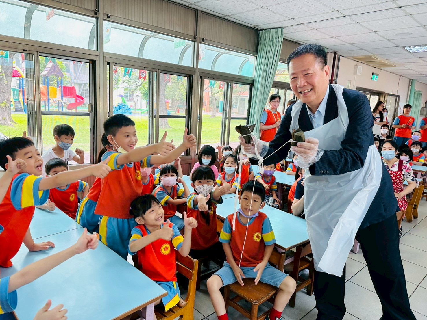 歡慶端午節，傳統文化的傳承—粽香滿園，祖孫樂融融
