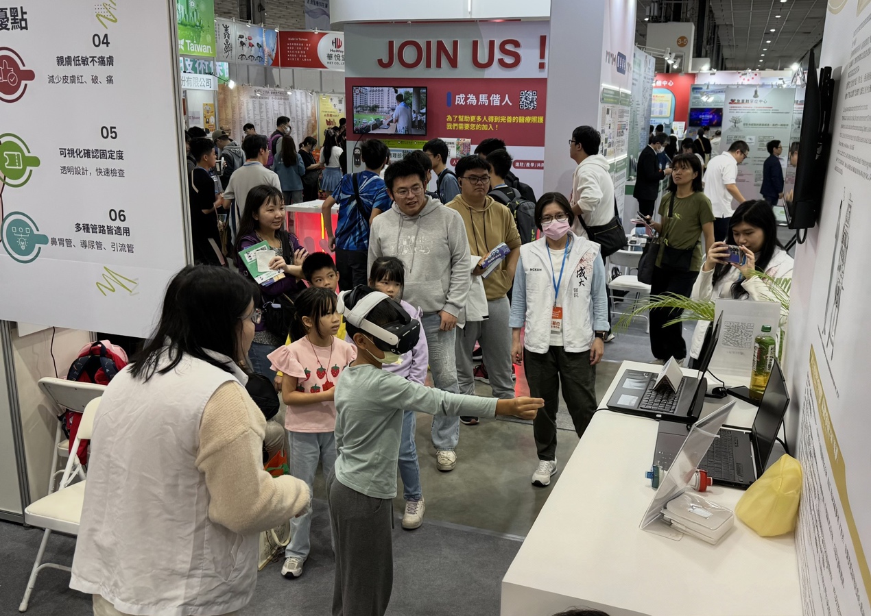 台南應用科技大學與成大醫院跨域合作！攜手研發重症教學MR系統